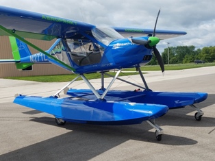 Aeroprakt A-22 on 1500 amphibian floats